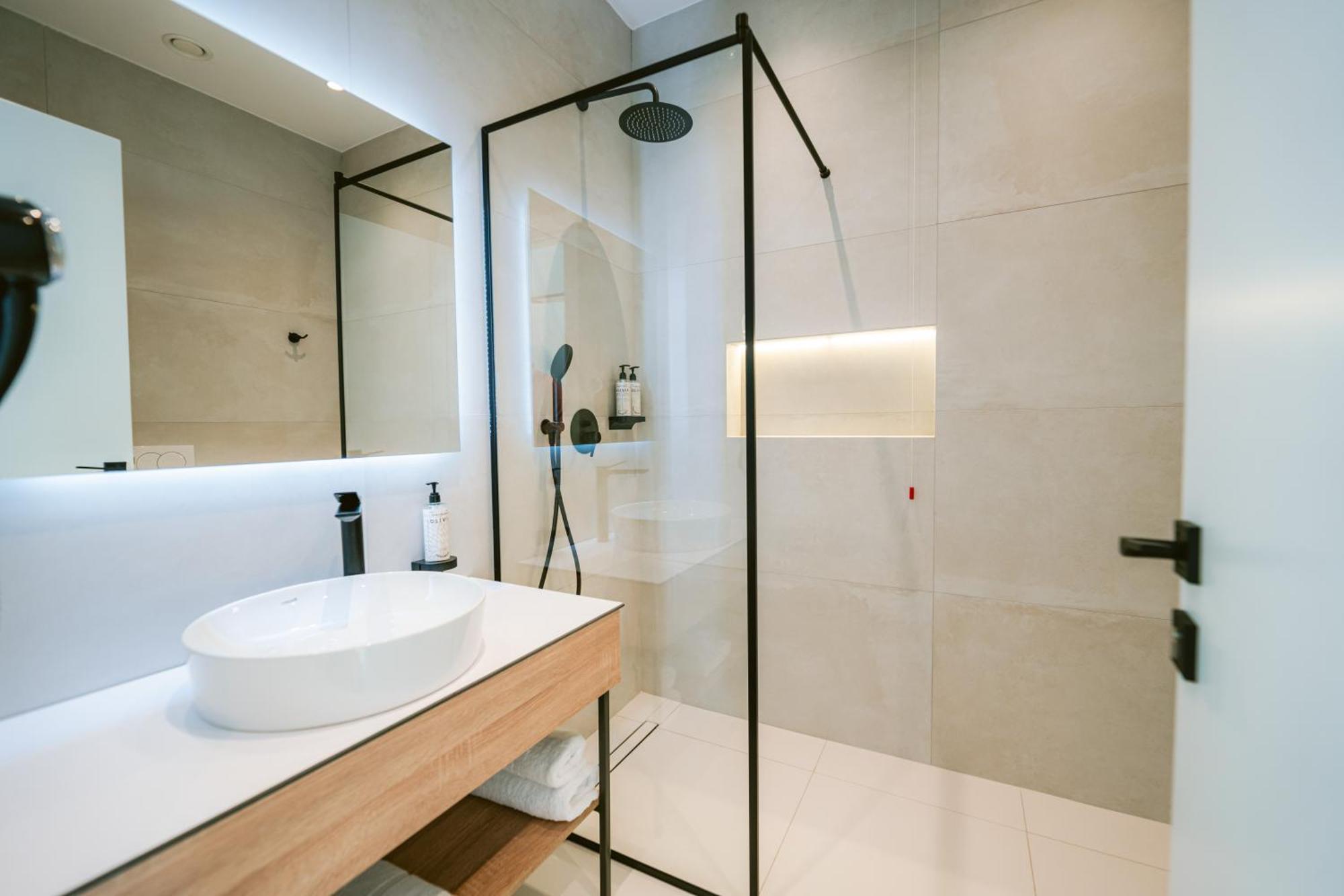 Tribute Hotel Shkoder Bagian luar foto