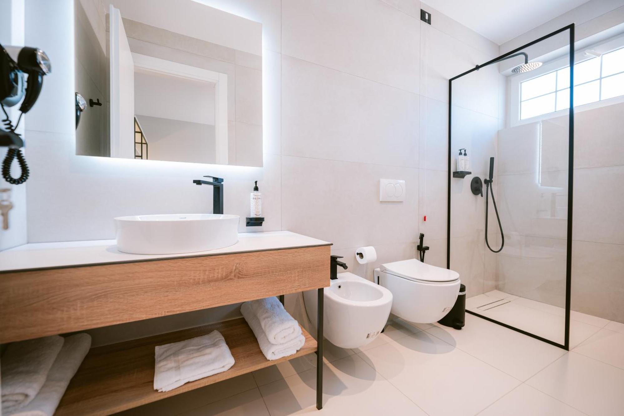 Tribute Hotel Shkoder Bagian luar foto