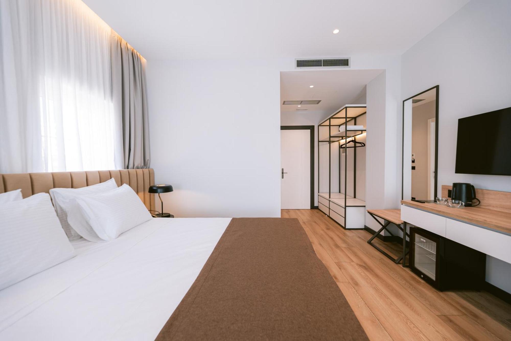 Tribute Hotel Shkoder Bagian luar foto