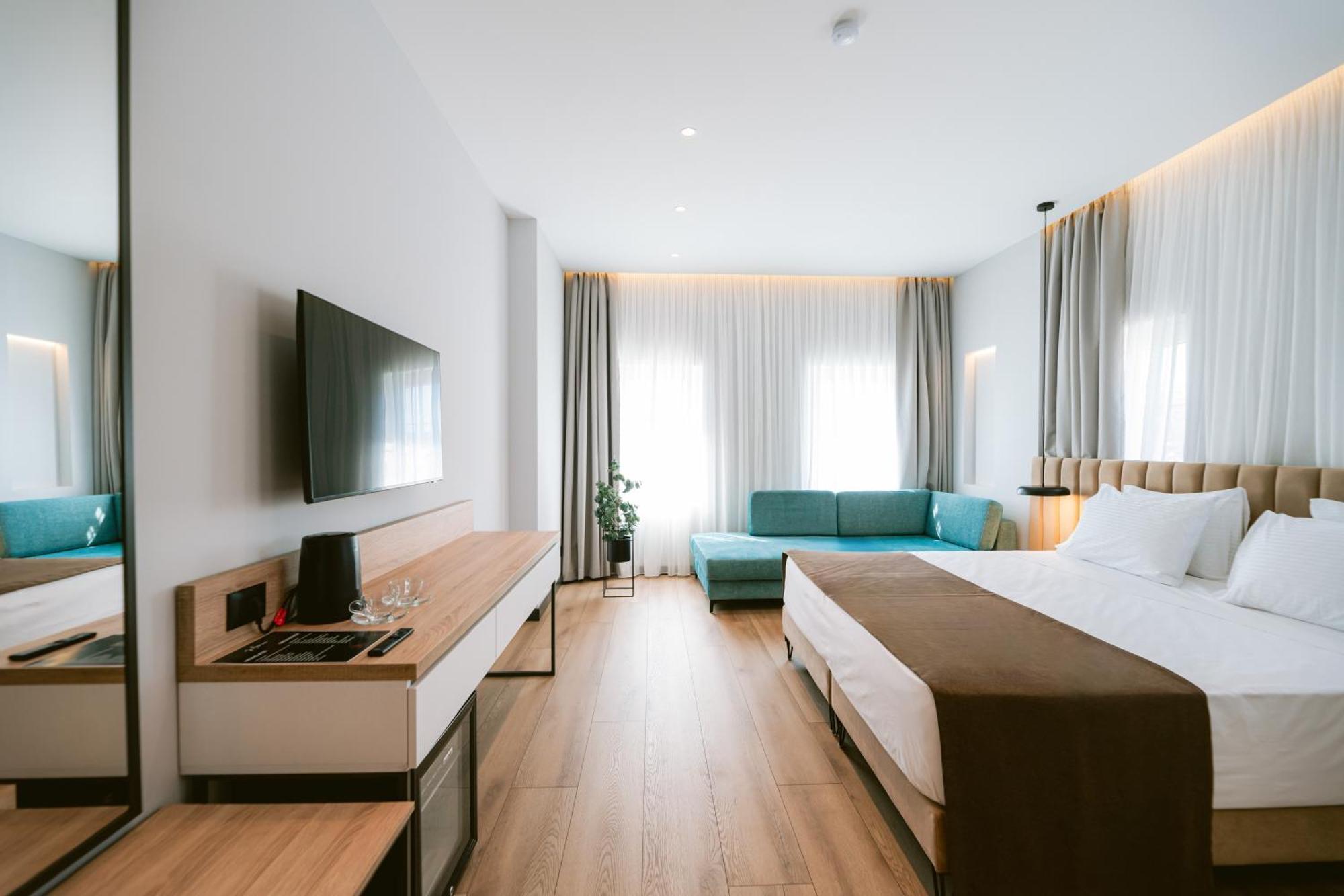 Tribute Hotel Shkoder Bagian luar foto