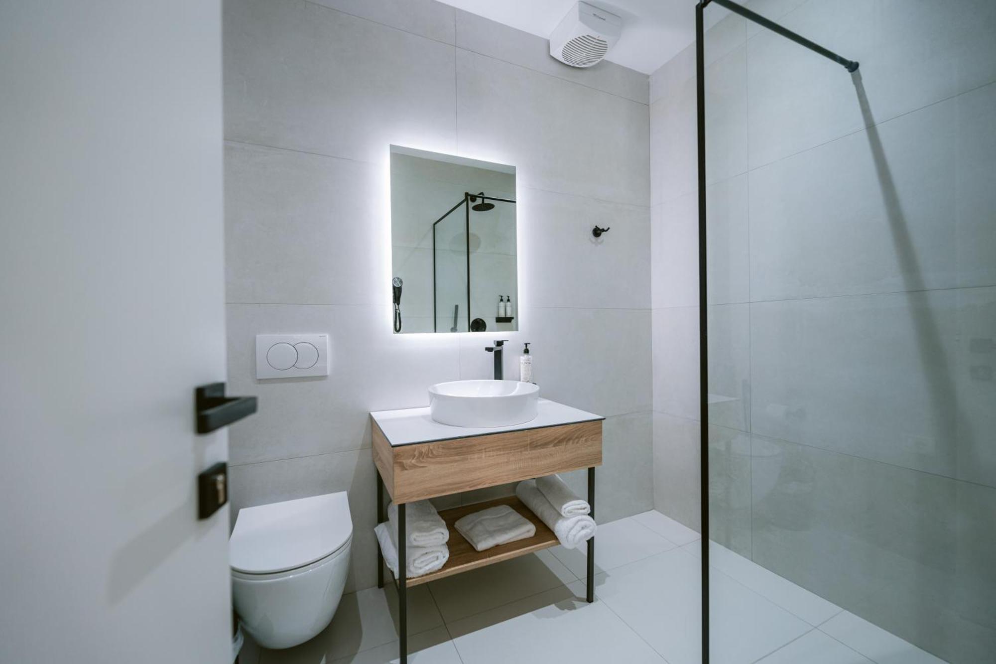 Tribute Hotel Shkoder Bagian luar foto